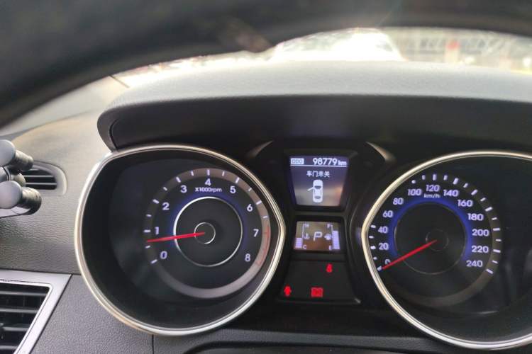 Used Hyundai Elantra (5th Generation / Langdong) 2012 1.6L Automatic Prestige Model Odometer Close Up