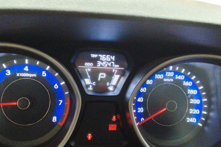 Used Hyundai Elantra (5th Generation / Langdong) 2012 1.6L Automatic Fashion Edition Odometer Close Up