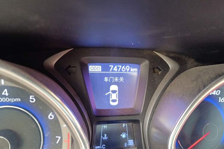 Used Hyundai Elantra (5th Generation / Langdong) 2012 1.6L Manual Leading Model Odometer Close Up