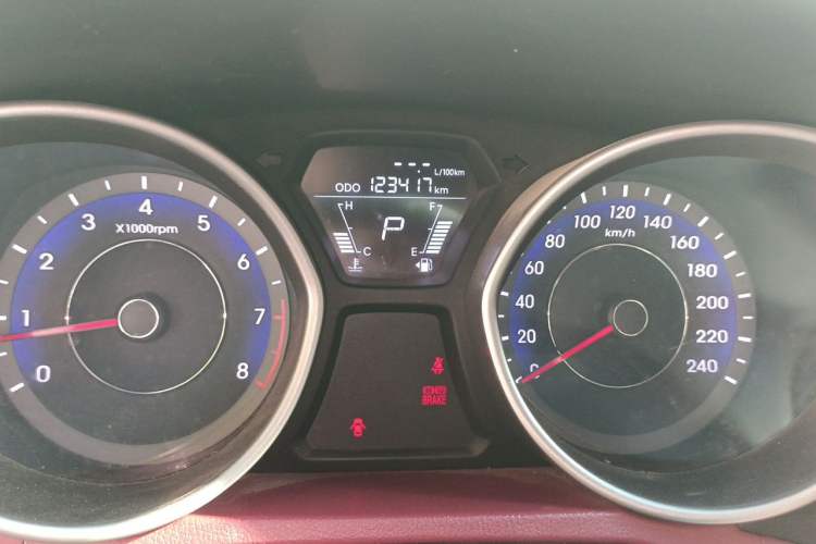 Used Hyundai Elantra (5th Generation / Langdong) 2012 1.6L Automatic Fashion Edition Odometer Close Up