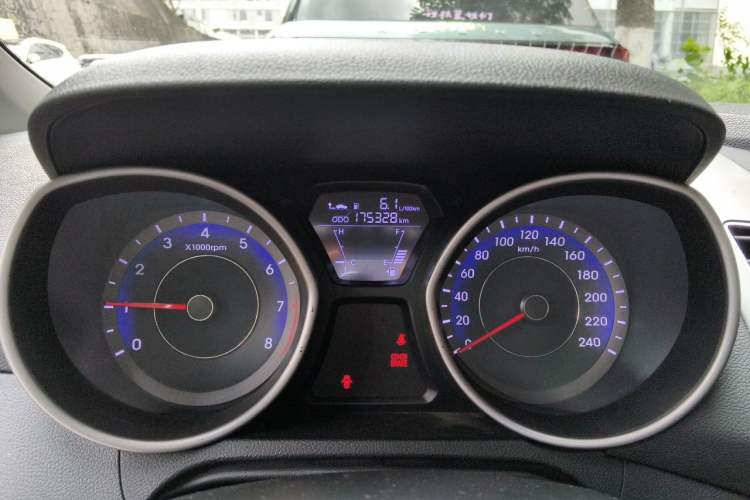 Used Hyundai Elantra (5th Generation / Langdong) 2012 1.6L Manual Fashion Edition Odometer Close Up