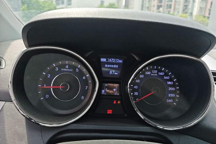 Used Hyundai Elantra (5th Generation / Langdong) 2012 1.6L Manual Leading Model Odometer Close Up