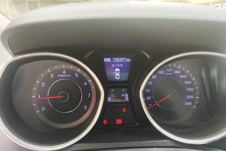 Used Hyundai Elantra (5th Generation / Langdong) 2012 1.6L Manual Leading Model Odometer Close Up
