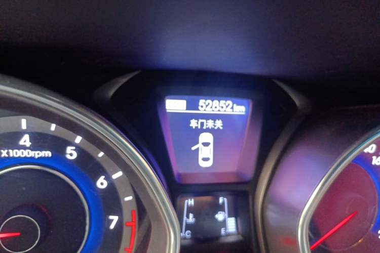Used Hyundai Elantra (5th Generation / Langdong) 2012 1.6L Manual Leading Model Odometer Close Up