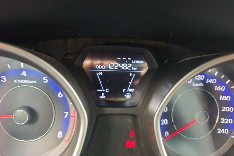 Used Hyundai Elantra (5th Generation / Langdong) 2012 1.6L Manual Fashion Edition Odometer Close Up