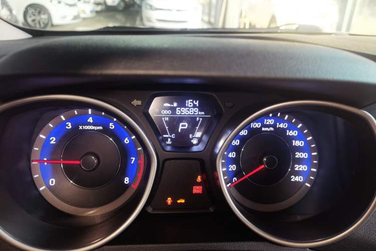 Used Hyundai Elantra (5th Generation / Langdong) 2012 1.6L Automatic Fashion Edition Odometer Close Up