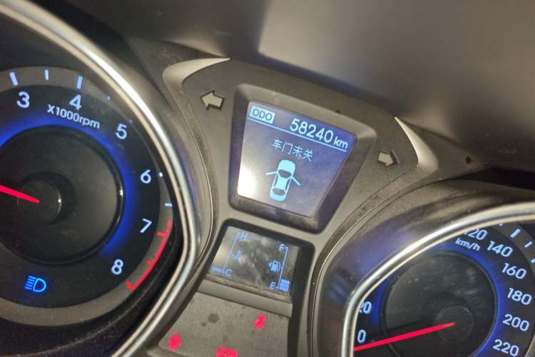 Used Hyundai Elantra (5th Generation / Langdong) 2012 1.6L Manual Leading Model Odometer Close Up