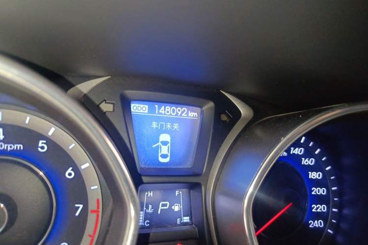Used Hyundai Elantra (5th Generation / Langdong) 2012 1.6L Automatic Prestige Model Odometer Close Up