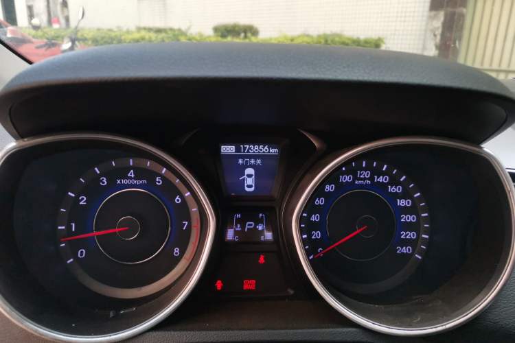 Used Hyundai Elantra (5th Generation / Langdong) 2012 1.6L Automatic Leading Model Odometer Close Up