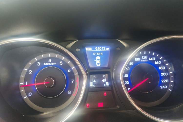 Used Hyundai Elantra (5th Generation / Langdong) 2012 1.6L Manual Leading Model Odometer Close Up