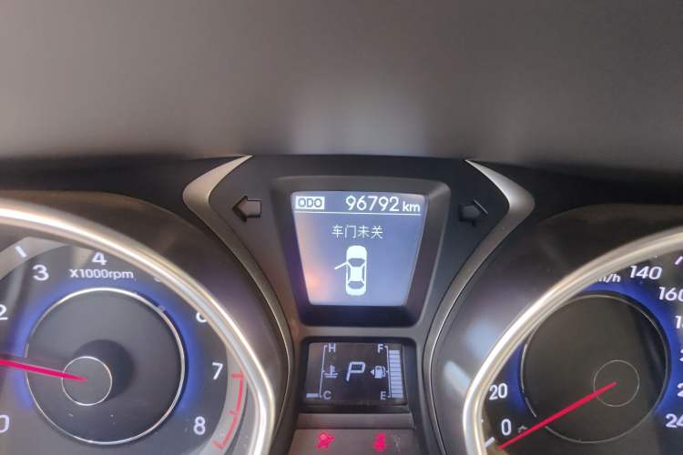 Used Hyundai Elantra (5th Generation / Langdong) 2012 1.6L Automatic Prestige Model Odometer Close Up