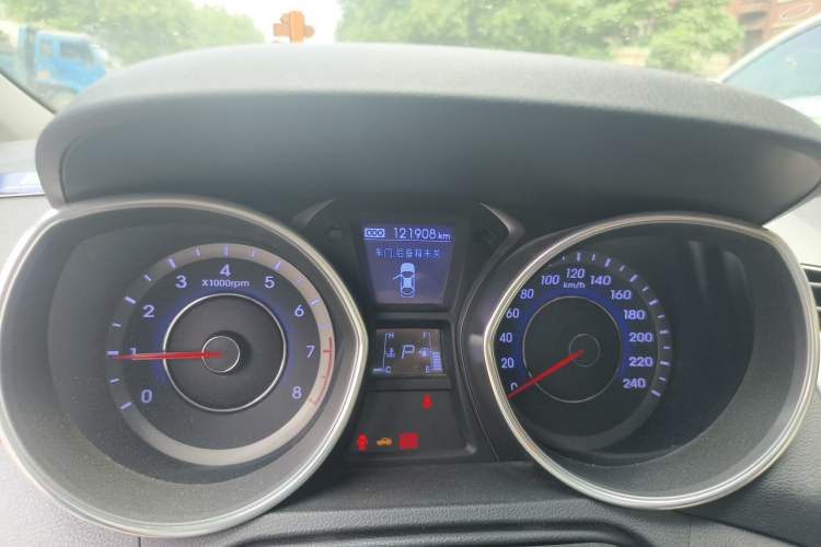 Used Hyundai Elantra (5th Generation / Langdong) 2012 1.8L Automatic Prestige Model Odometer Close Up