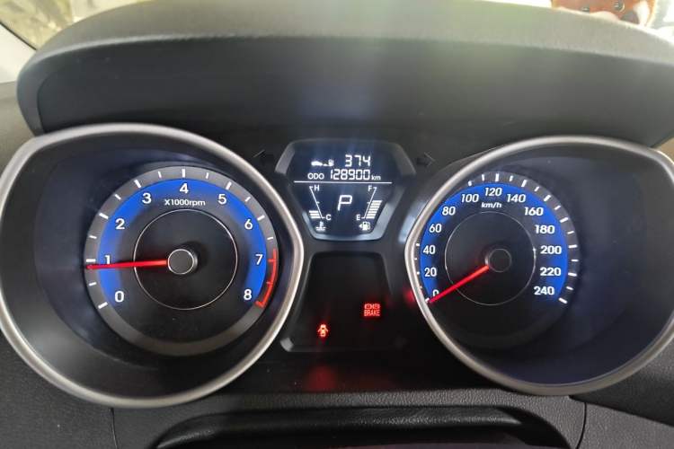 Used Hyundai Elantra (5th Generation / Langdong) 2012 1.6L Automatic Fashion Edition Odometer Close Up