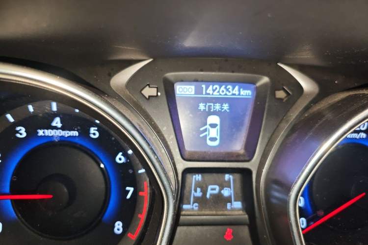 Used Hyundai Elantra (5th Generation / Langdong) 2012 1.6L Automatic Prestige Model Odometer Close Up