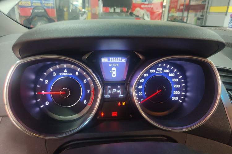 Used Hyundai Elantra (5th Generation / Langdong) 2012 1.6L Automatic Leading Model Odometer Close Up