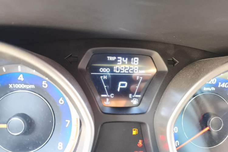 Used Hyundai Elantra (5th Generation / Langdong) 2012 1.6L Automatic Fashion Edition Odometer Close Up