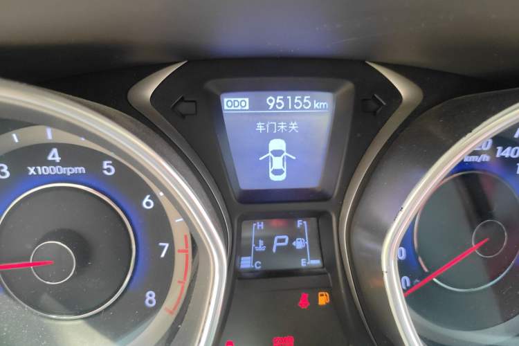 Used Hyundai Elantra (5th Generation / Langdong) 2012 1.6L Automatic Leading Model Odometer Close Up