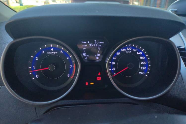 Used Hyundai Elantra (5th Generation / Langdong) 2012 1.6L Manual Fashion Edition Odometer Close Up