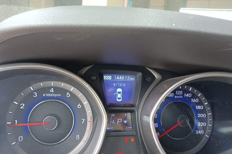 Used Hyundai Elantra (5th Generation / Langdong) 2012 1.6L Automatic Prestige Model Odometer Close Up