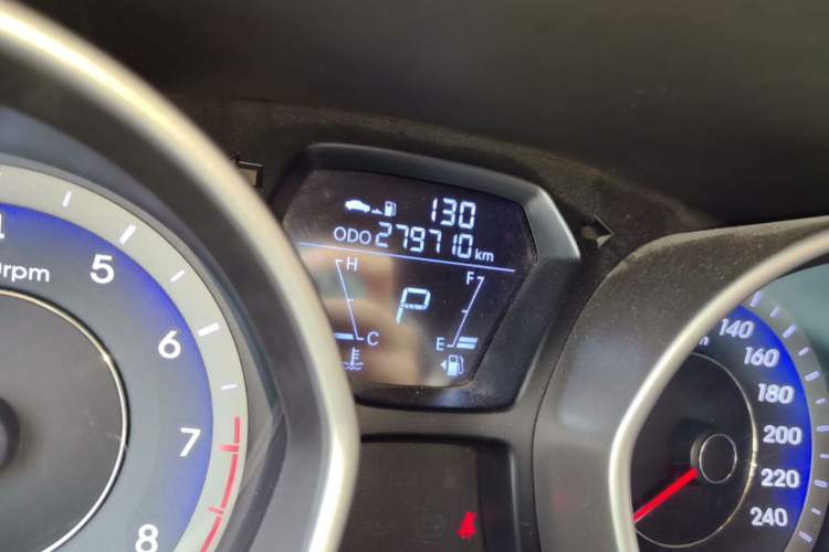 Used Hyundai Elantra (5th Generation / Langdong) 2012 1.6L Automatic Fashion Edition Odometer Close Up