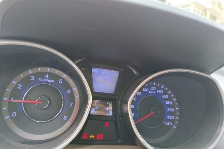 Used Hyundai Elantra (5th Generation / Langdong) 2012 1.6L Manual Leading Model Odometer Close Up