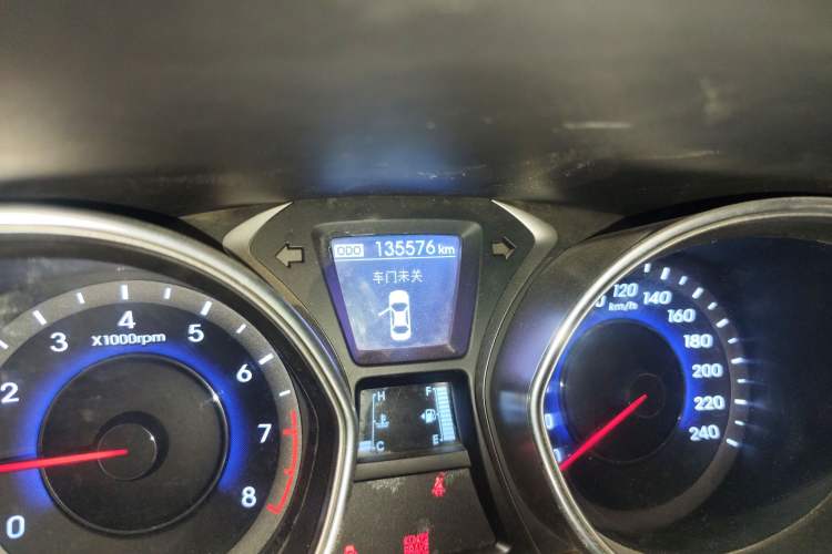 Used Hyundai Elantra (5th Generation / Langdong) 2012 1.6L Manual Leading Model Odometer Close Up