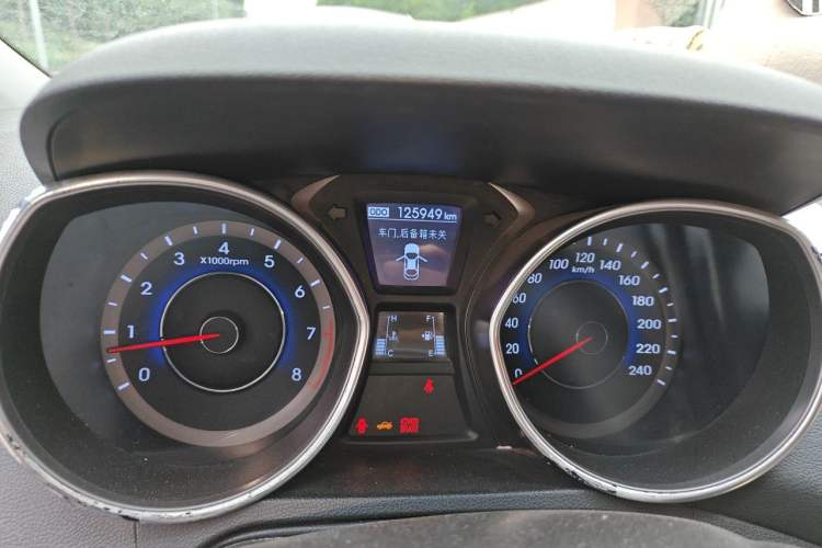 Used Hyundai Elantra (5th Generation / Langdong) 2012 1.6L Manual Leading Model Odometer Close Up