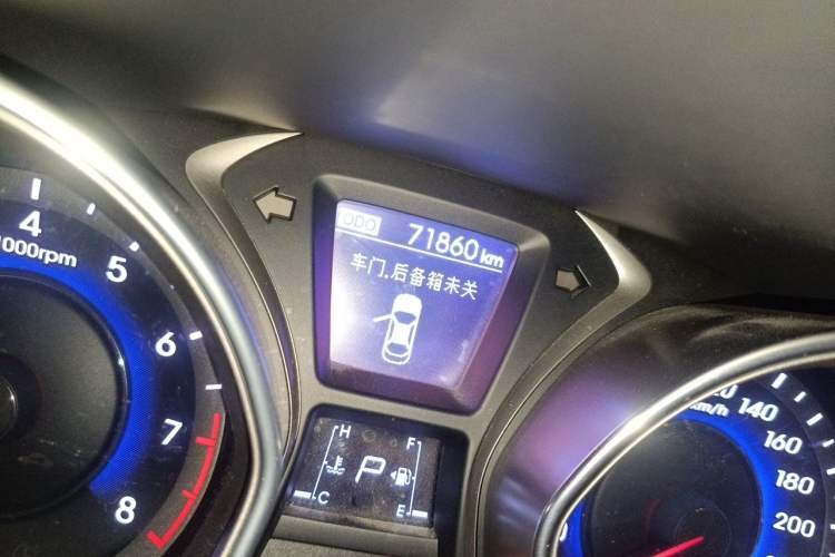 Used Hyundai Elantra (5th Generation / Langdong) 2012 1.6L Automatic Prestige Model Odometer Close Up