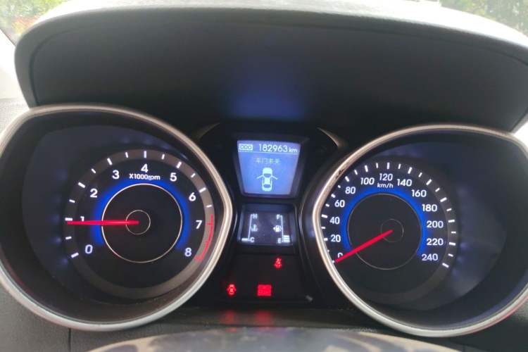Used Hyundai Elantra (5th Generation / Langdong) 2012 1.6L Manual Leading Model Odometer Close Up