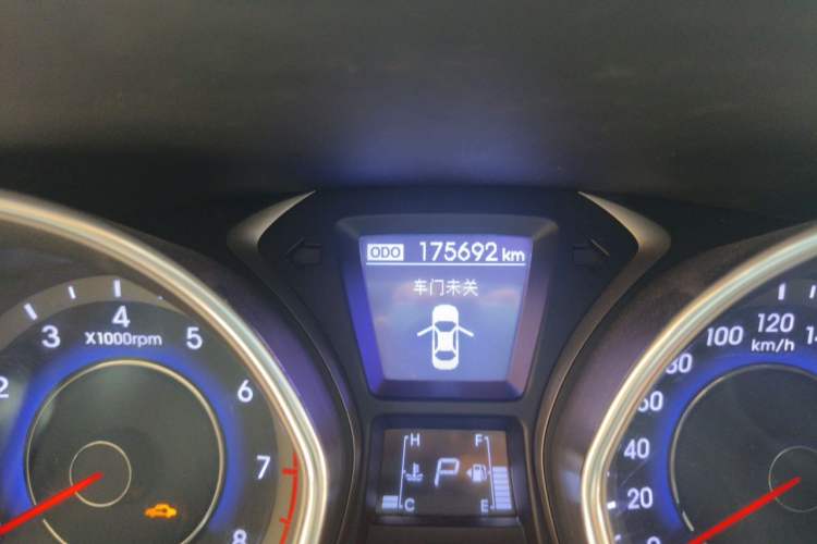 Used Hyundai Elantra (5th Generation / Langdong) 2012 1.6L Automatic Prestige Model Odometer Close Up