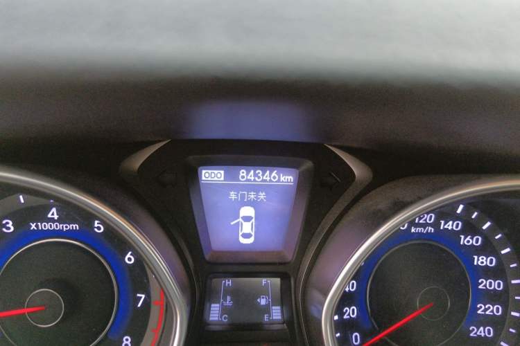 Used Hyundai Elantra (5th Generation / Langdong) 2012 1.6L Manual Leading Model Odometer Close Up