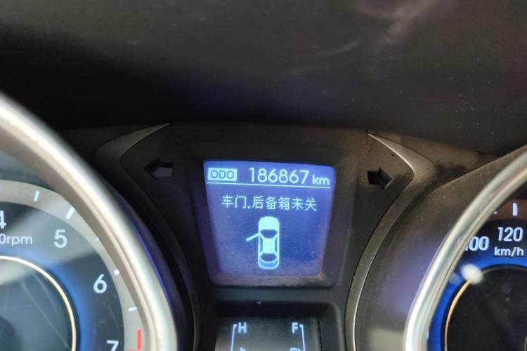 Used Hyundai Elantra (5th Generation / Langdong) 2012 1.6L Manual Leading Model Odometer Close Up