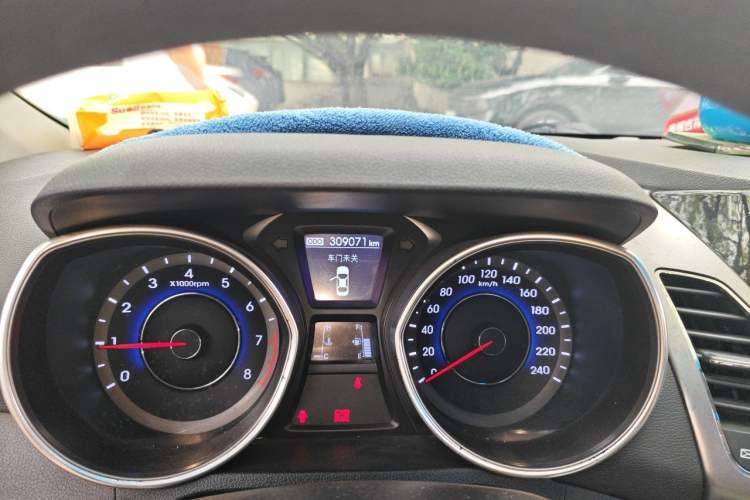 Used Hyundai Elantra (5th Generation / Langdong) 2012 1.6L Manual Leading Model Odometer Close Up