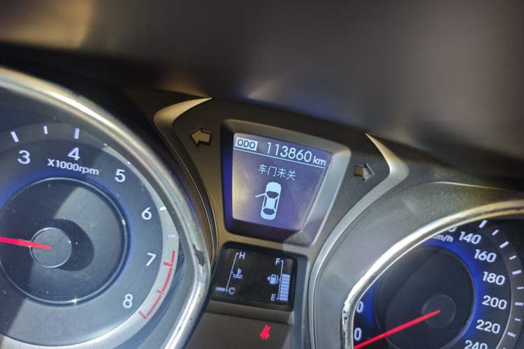 Used Hyundai Elantra (5th Generation / Langdong) 2012 1.6L Manual Leading Model Odometer Close Up