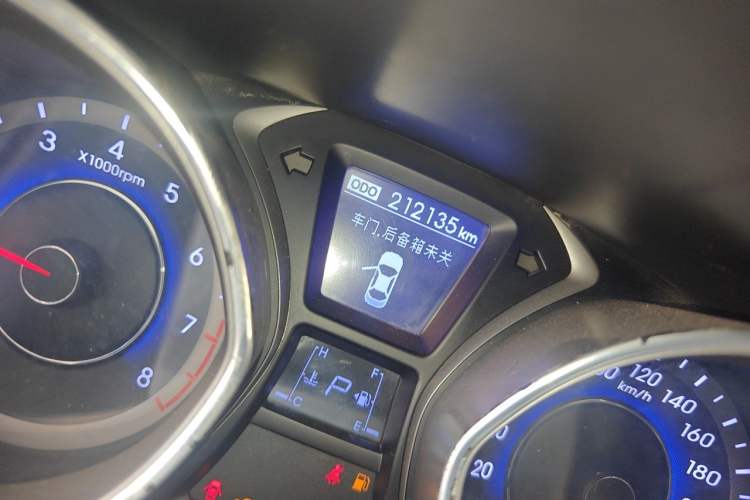 Used Hyundai Elantra (5th Generation / Langdong) 2012 1.6L Automatic Leading Model Odometer Close Up