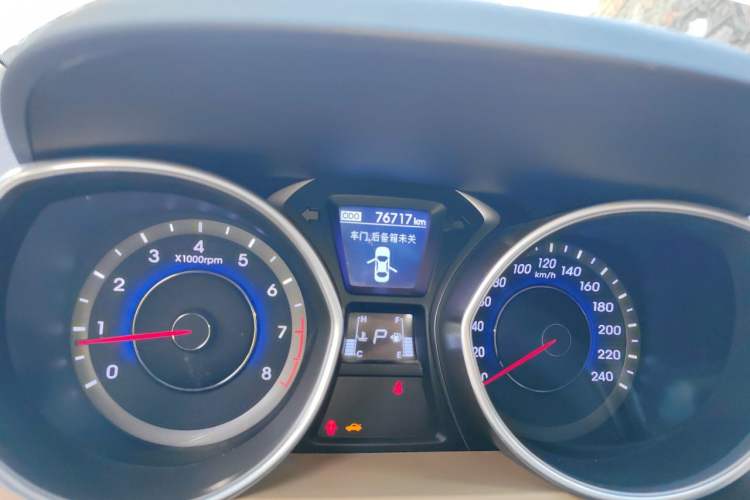 Used Hyundai Elantra (5th Generation / Langdong) 2012 1.6L Automatic Prestige Model Odometer Close Up