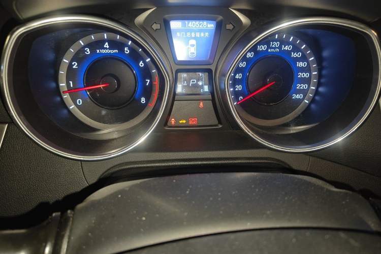 Used Hyundai Elantra (5th Generation / Langdong) 2012 1.6L Automatic Prestige Model Odometer Close Up