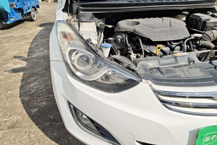 Used Hyundai Elantra (5th Generation / Langdong) 2012 1.6L Automatic Leading Model Right Front Headlight