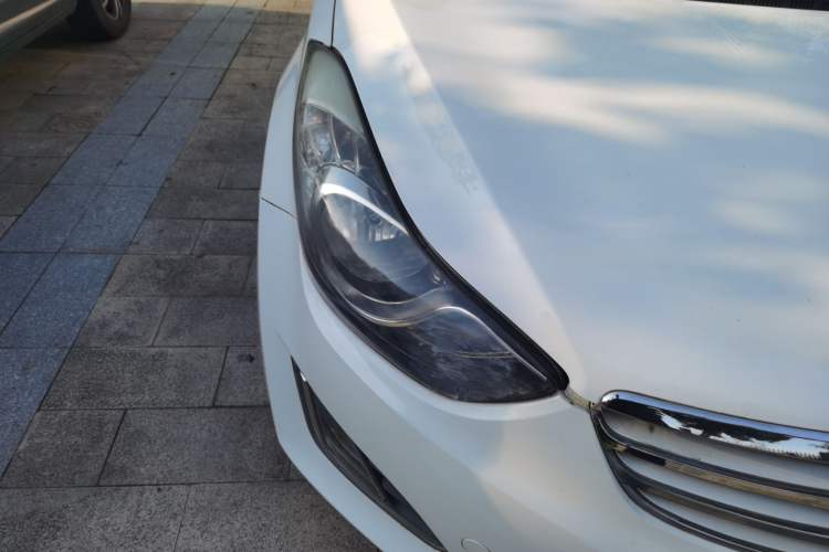 Used Hyundai Elantra (5th Generation / Langdong) 2012 1.6L Manual Leading Model Right Front Headlight