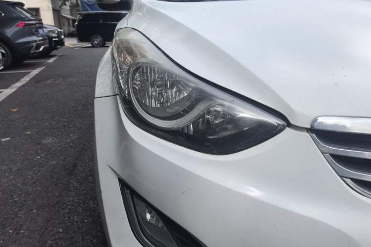 Used Hyundai Elantra (5th Generation / Langdong) 2012 1.6L Manual Leading Model Right Front Headlight