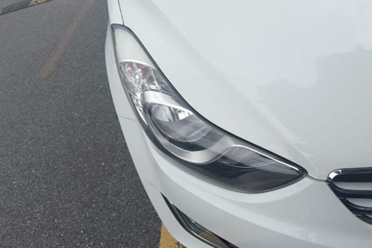 Used Hyundai Elantra (5th Generation / Langdong) 2012 1.6L Automatic Leading Model Right Front Headlight