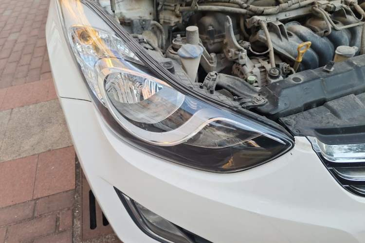Used Hyundai Elantra (5th Generation / Langdong) 2012 1.6L Manual Leading Model Right Front Headlight