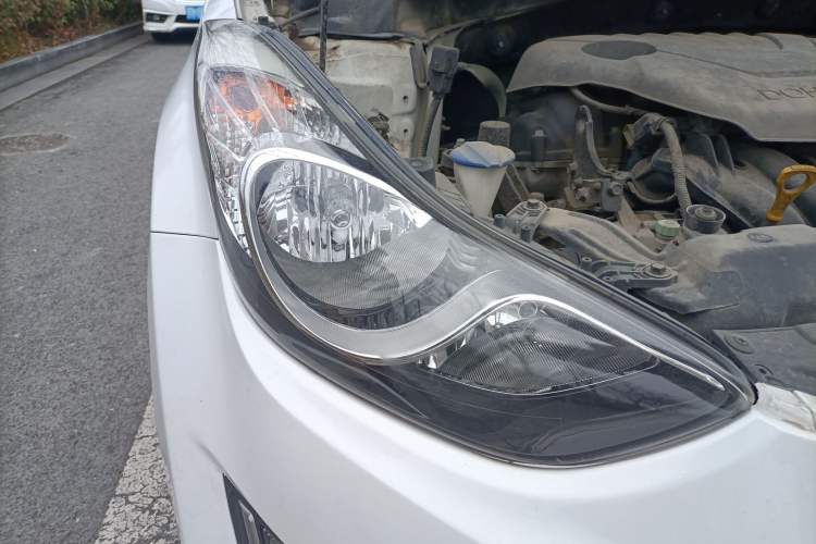 Used Hyundai Elantra (5th Generation / Langdong) 2012 1.6L Automatic Leading Model Right Front Headlight
