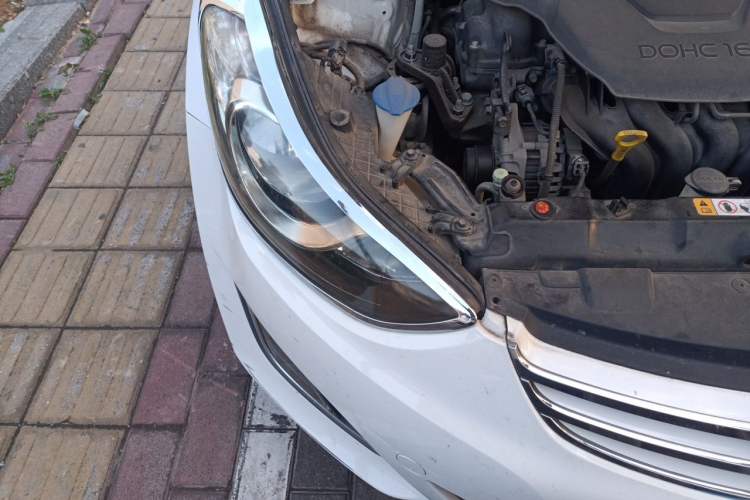 Used Hyundai Elantra (5th Generation / Langdong) 2012 1.6L Manual Leading Model Right Front Headlight