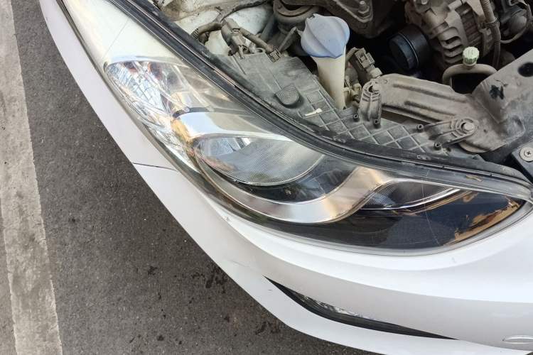 Used Hyundai Elantra (5th Generation / Langdong) 2012 1.6L Manual Leading Model Right Front Headlight