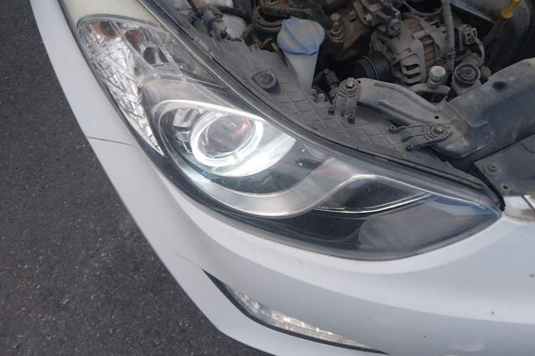 Used Hyundai Elantra (5th Generation / Langdong) 2012 1.6L Manual Fashion Edition Right Front Headlight