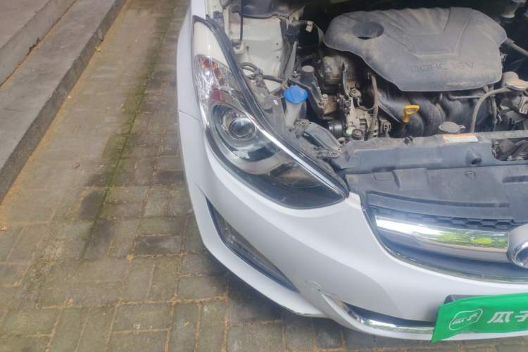 Used Hyundai Elantra (5th Generation / Langdong) 2012 1.6L Manual Leading Model Right Front Headlight