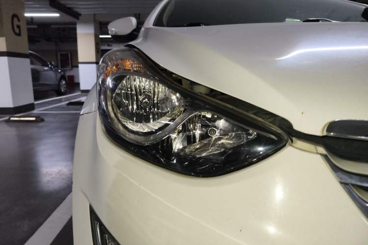 Used Hyundai Elantra (5th Generation / Langdong) 2012 1.6L Manual Leading Model Right Front Headlight