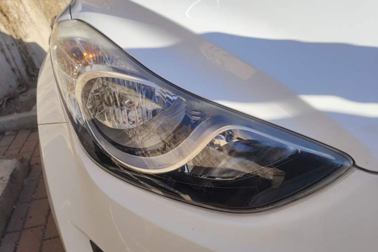 Used Hyundai Elantra (5th Generation / Langdong) 2012 1.6L Automatic Prestige Model Right Front Headlight