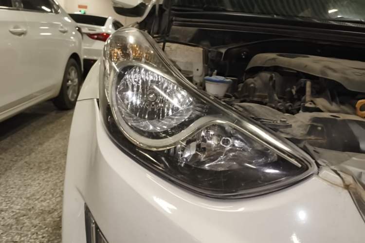 Used Hyundai Elantra (5th Generation / Langdong) 2012 1.6L Manual Leading Model Right Front Headlight